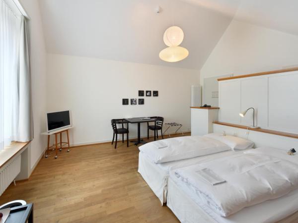 Hotel im Schlosspark : photo 4 de la chambre chambre double supérieure