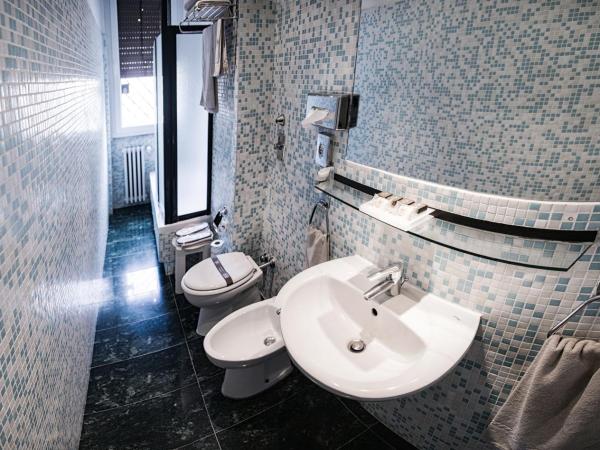 Agape Hotel AA Hotels : photo 9 de la chambre chambre double ou lits jumeaux supérieure