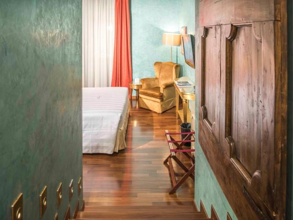 Golden Tower Hotel & Spa : photo 3 de la chambre chambre double de luxe avec baignoire spa - tour