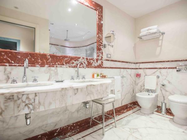 Golden Tower Hotel & Spa : photo 10 de la chambre chambre double de luxe avec baignoire spa - tour