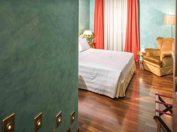 Golden Tower Hotel & Spa : photo 9 de la chambre chambre double de luxe avec baignoire spa - tour