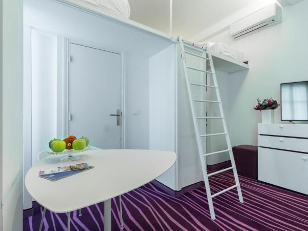 Nice Appart : photo 9 de la chambre studio en duplex (4 adultes) - vue sur jardin