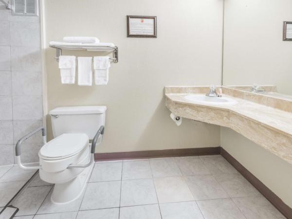 Super 8 by Wyndham Columbus : photo 3 de la chambre chambre lit king-size - non-fumeurs