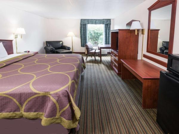 Super 8 by Wyndham Columbus : photo 2 de la chambre chambre lit king-size - non-fumeurs