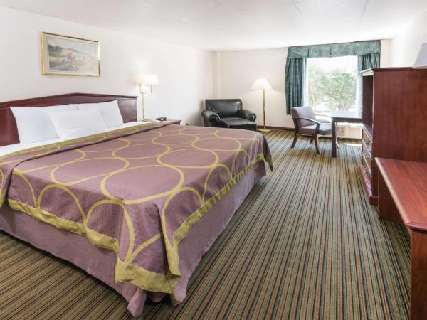 Super 8 by Wyndham Columbus : photo 1 de la chambre chambre lit king-size - non-fumeurs