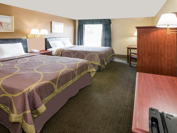 Super 8 by Wyndham Columbus : photo 1 de la chambre double room with two double beds - mobility accessible - non-smoking