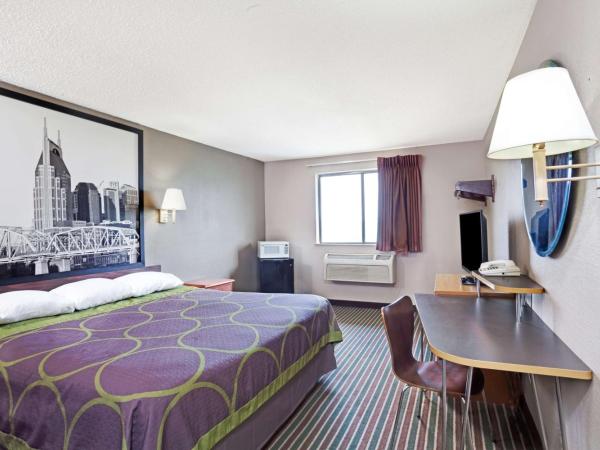 Super 8 by Wyndham Nashville/ Dntn/ Opryland Area : photo 1 de la chambre chambre lit king-size - non-fumeurs