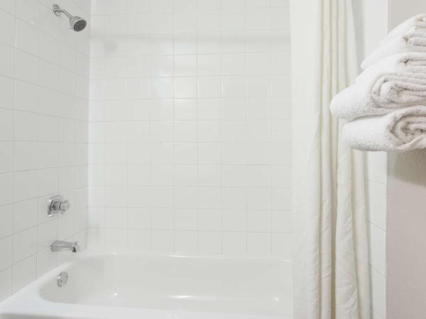 Super 8 by Wyndham Kamloops On The Hill : photo 6 de la chambre suite 1 chambre