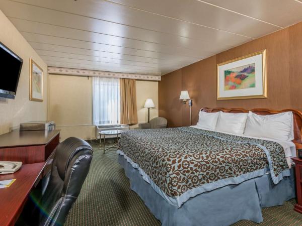 Days Inn by Wyndham Pittsburgh : photo 6 de la chambre chambre lit king-size - non-fumeurs