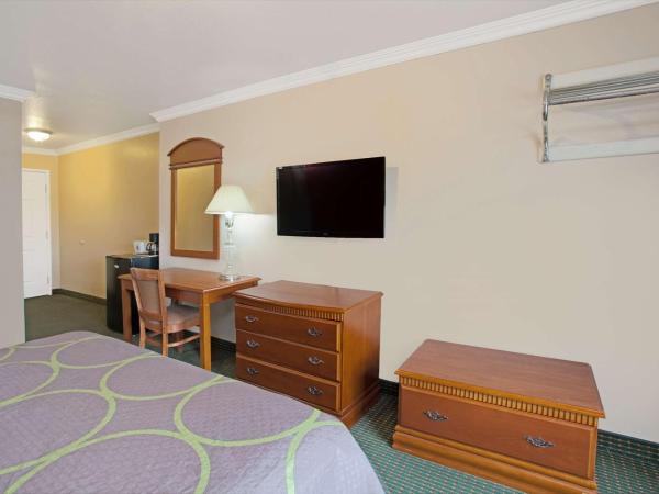 Super 8 by Wyndham Hollywood/LA Area : photo 8 de la chambre chambre lit king-size - non-fumeurs