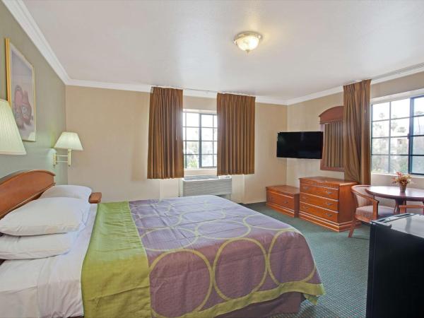 Super 8 by Wyndham Hollywood/LA Area : photo 3 de la chambre chambre lit king-size - non-fumeurs