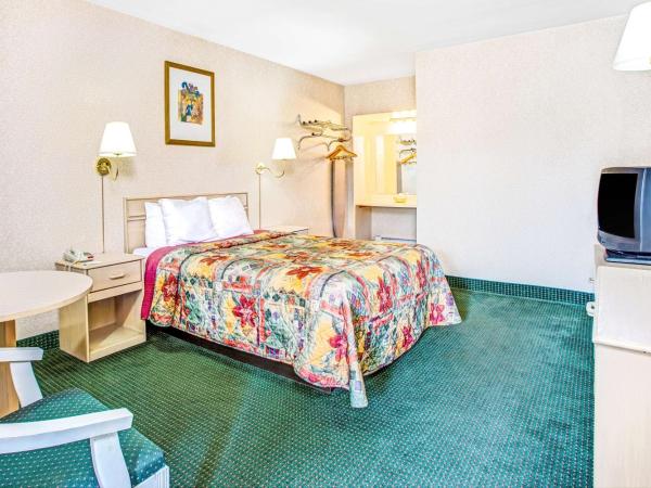 Days Inn by Wyndham Arlington/Washington DC : photo 1 de la chambre chambre lit queen-size - non-fumeurs