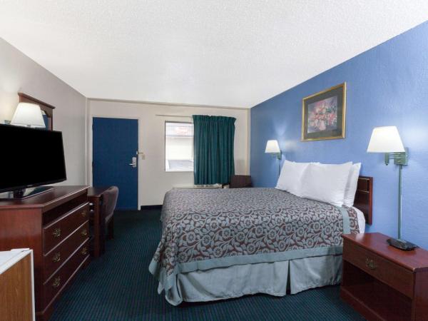 Days Inn by Wyndham Oklahoma City Fairground : photo 3 de la chambre chambre lit king-size - non-fumeurs