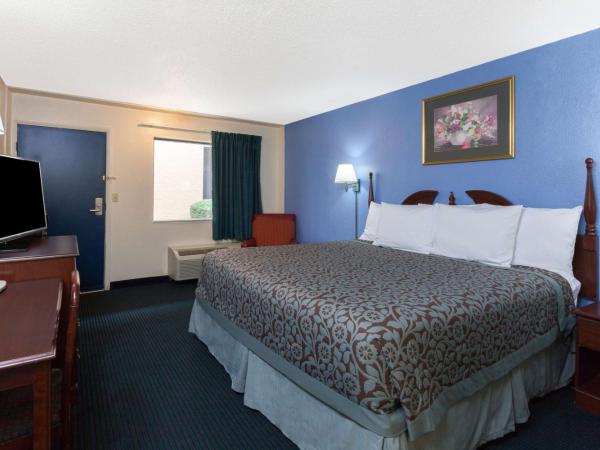 Days Inn by Wyndham Oklahoma City Fairground : photo 4 de la chambre chambre lit king-size - non-fumeurs