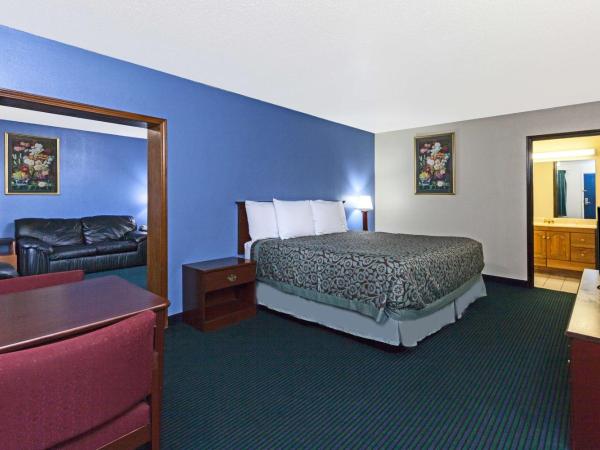 Days Inn by Wyndham Oklahoma City Fairground : photo 6 de la chambre suite 1 chambre lit king-size - non-fumeurs