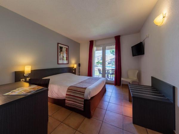 Noemys Aigues-Mortes - Hotel avec piscine : photo 2 de la chambre chambre double ou lits jumeaux avec terrasse