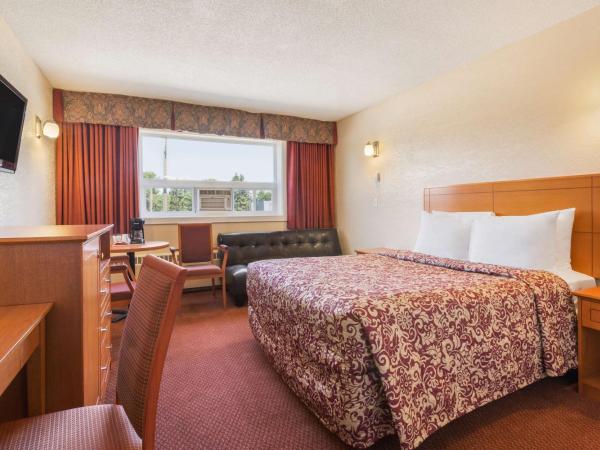 Travelodge by Wyndham Edmonton East : photo 5 de la chambre chambre lit queen-size - non-fumeurs