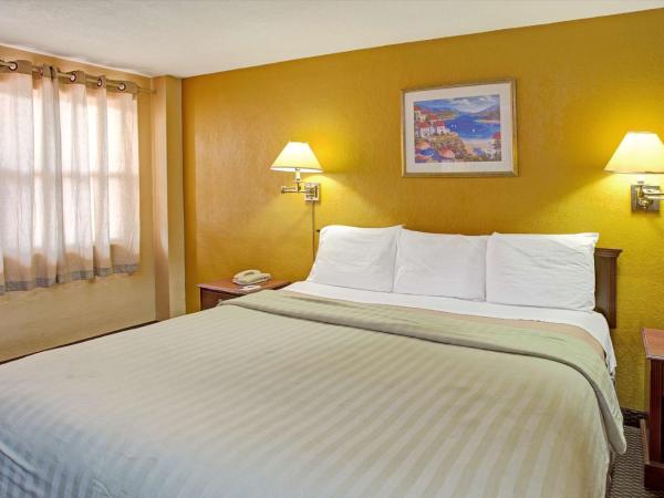 Travelodge by Wyndham Fort Lauderdale : photo 2 de la chambre chambre lit king-size pour personnes à mobilité réduite - fumeurs