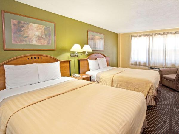 Travelodge by Wyndham Fort Lauderdale : photo 2 de la chambre chambre avec 2 lits queen-size - fumeurs