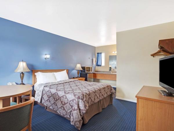 Days Inn by Wyndham Seattle North of Downtown : photo 2 de la chambre chambre lit queen-size - non-fumeurs