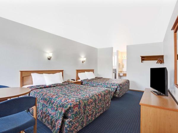 Days Inn by Wyndham Seattle North of Downtown : photo 2 de la chambre chambre 2 lits queen-size - non-fumeurs