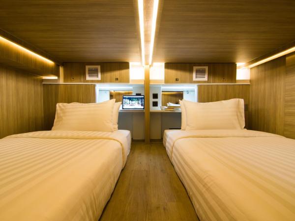 Nonze Hostel : photo 9 de la chambre suite lits jumeaux capsule avec salle de bains commune