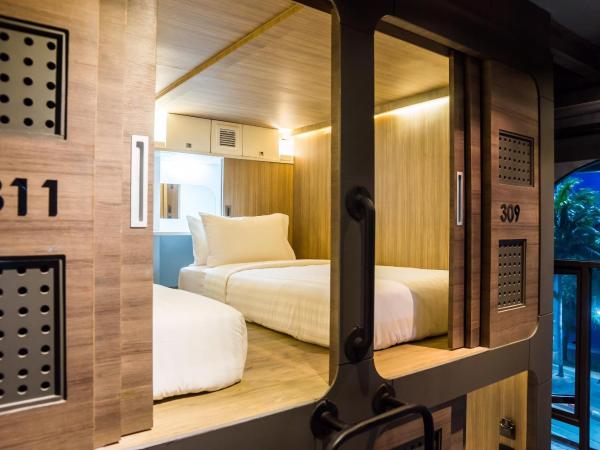 Nonze Hostel : photo 6 de la chambre suite lits jumeaux capsule avec salle de bains commune