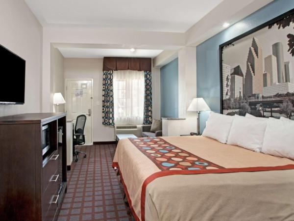 Super 8 by Wyndham Houston North I-45 : photo 3 de la chambre chambre lit king-size - non-fumeurs