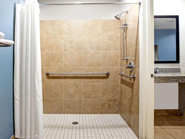 Super 8 by Wyndham Houston North I-45 : photo 3 de la chambre chambre double deluxe avec 2 lits doubles - non-fumeurs