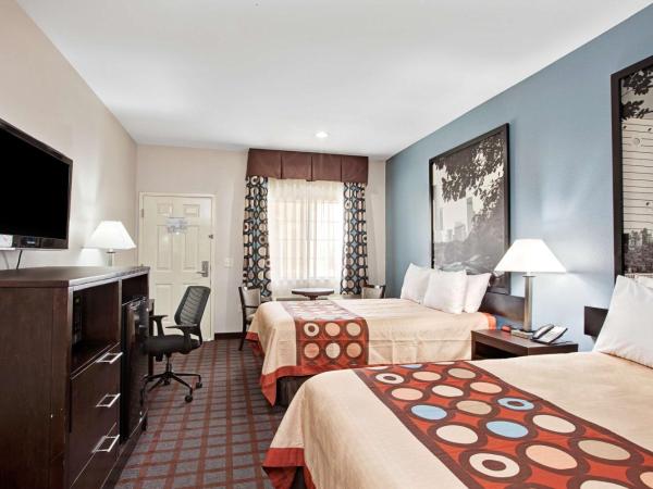 Super 8 by Wyndham Houston North I-45 : photo 1 de la chambre studio de luxe avec 2 lits doubles - non-fumeurs