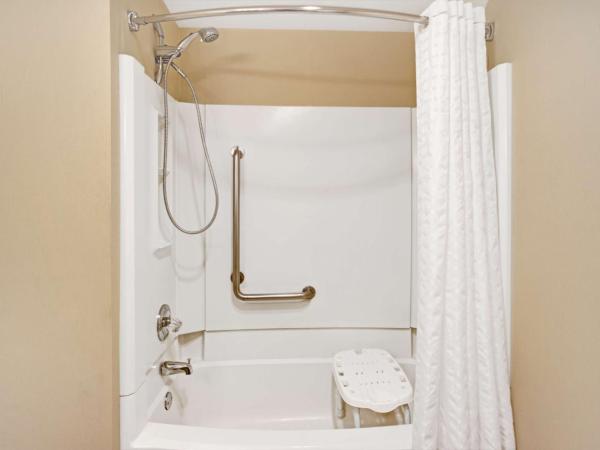 Baymont by Wyndham Indianapolis West : photo 4 de la chambre chambre lit queen-size de luxe – accessible aux personnes à mobilité réduite/non-fumeurs