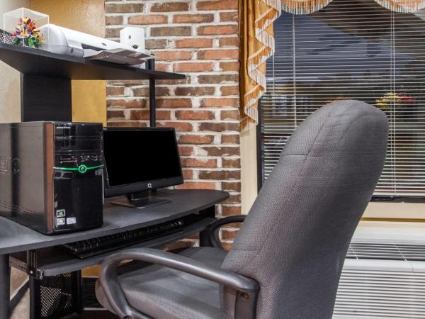 Baymont by Wyndham Smyrna : photo 10 de la chambre 1 murphy bed, suite, non-smoking