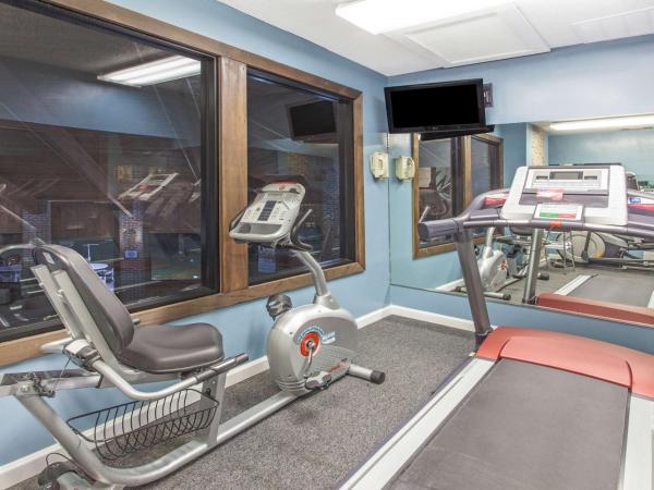 Baymont by Wyndham Smyrna : photo 9 de la chambre 1 murphy bed, suite, non-smoking