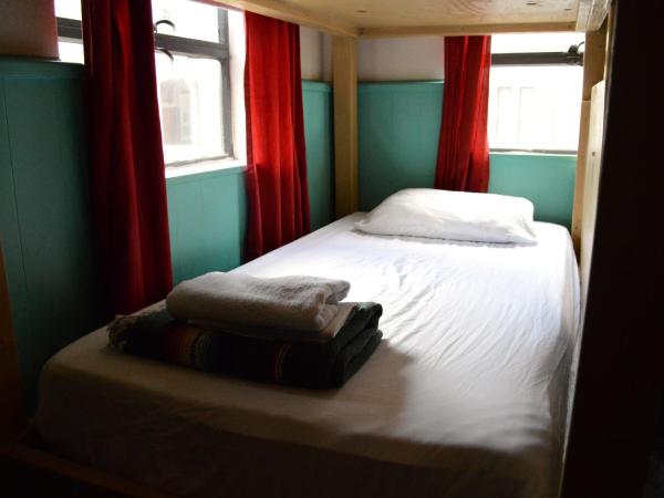 Firehouse Hostel : photo 2 de la chambre lit superposé dans dortoir pour femmes 