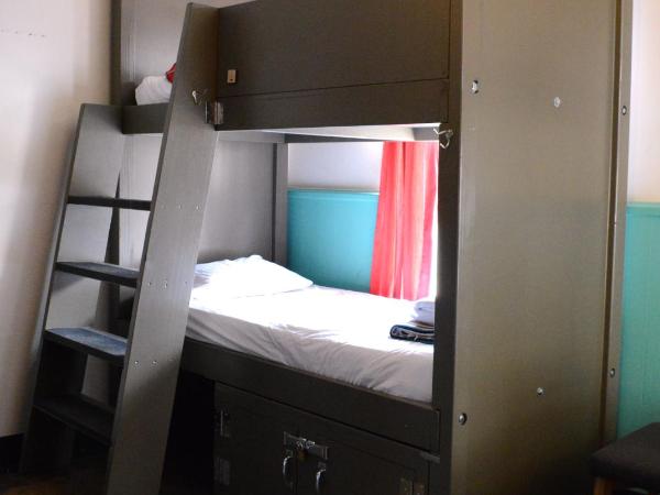 Firehouse Hostel : photo 2 de la chambre lits superposés dans dortoir masculin 