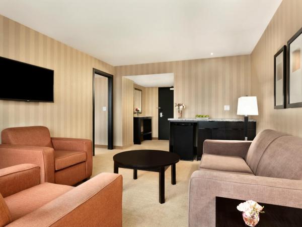 Radisson Hotel Vancouver Airport : photo 8 de la chambre penthouse king corner suite, non smoking