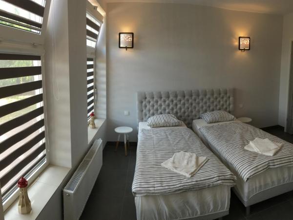 Panorama Gdynia Rooms : photo 5 de la chambre chambre quadruple - vue sur jardin