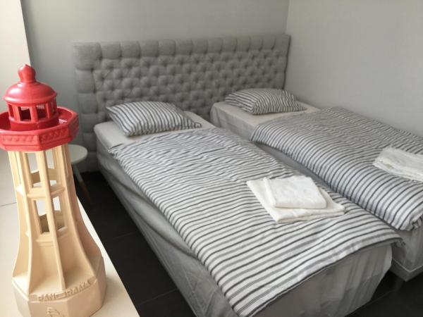 Panorama Gdynia Rooms : photo 3 de la chambre chambre double ou lits jumeaux - vue sur jardin