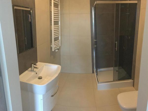 Panorama Gdynia Rooms : photo 8 de la chambre chambre quadruple - vue sur jardin