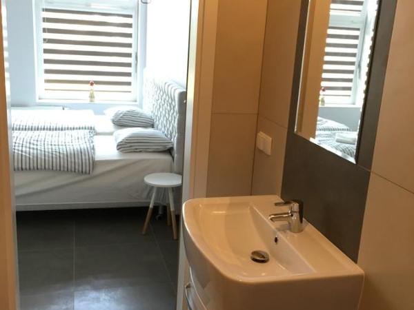 Panorama Gdynia Rooms : photo 6 de la chambre chambre quadruple - vue sur jardin