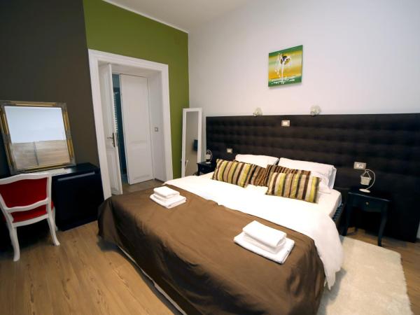 Pula Antic Rooms in Center : photo 10 de la chambre chambre double ou lits jumeaux avec salle de bains