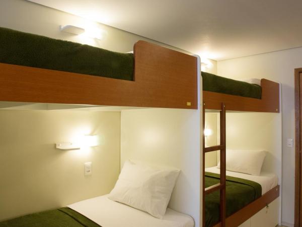 Brazilodge All Suites Hostel : photo 5 de la chambre lit simple dans dortoir pour hommes de 8 lits avec salle de bains privative