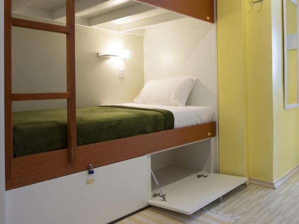 Brazilodge All Suites Hostel : photo 4 de la chambre lit simple dans dortoir pour hommes de 8 lits avec salle de bains privative