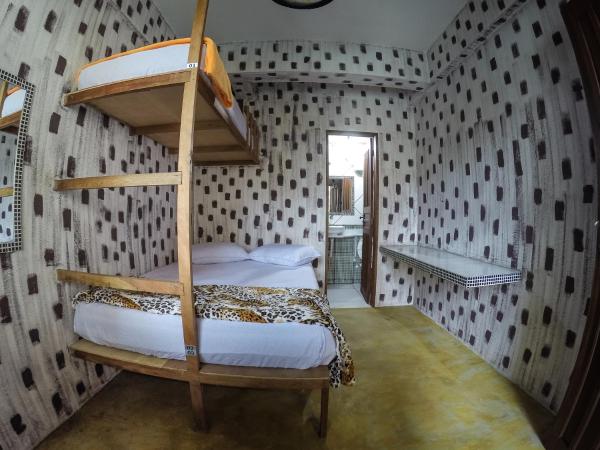 Hostel Da Bruna - Botafogo : photo 1 de la chambre chambre triple avec salle de bains privative