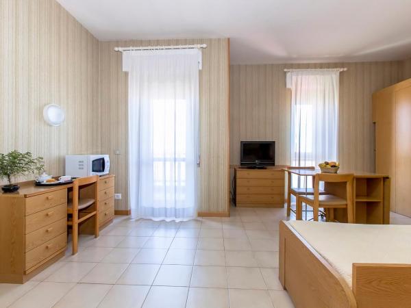 Hotel Residence Ulivi E Palme : photo 3 de la chambre chambre triple