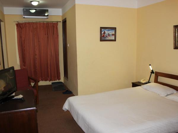 Royal Astoria Hotel : photo 4 de la chambre chambre quadruple
