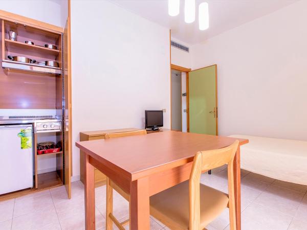 Hotel Residence Ulivi E Palme : photo 5 de la chambre studio (2 adultes)