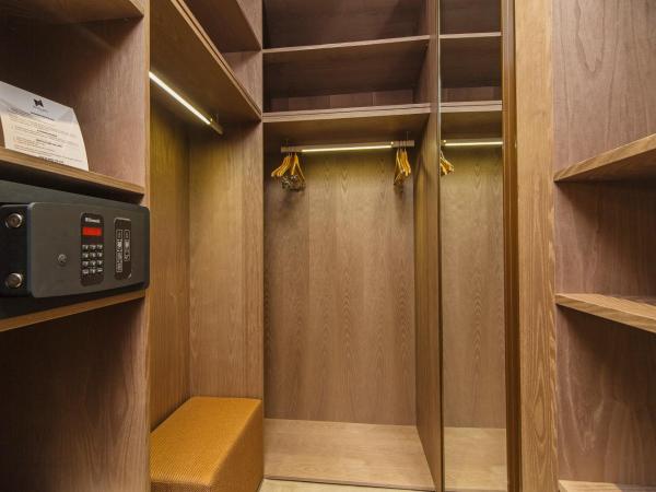 Naz City Hotel Taksim - Special Category : photo 9 de la chambre suite lit king-size avec balcon