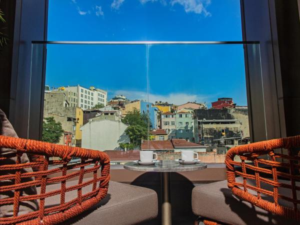 Naz City Hotel Taksim - Special Category : photo 2 de la chambre chambre double supérieure avec balcon