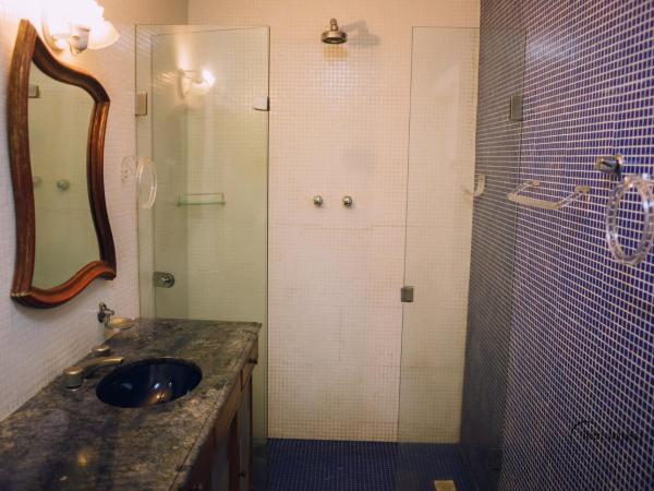 Villa Alexandrino : photo 8 de la chambre chambre double avec salle de bains commune